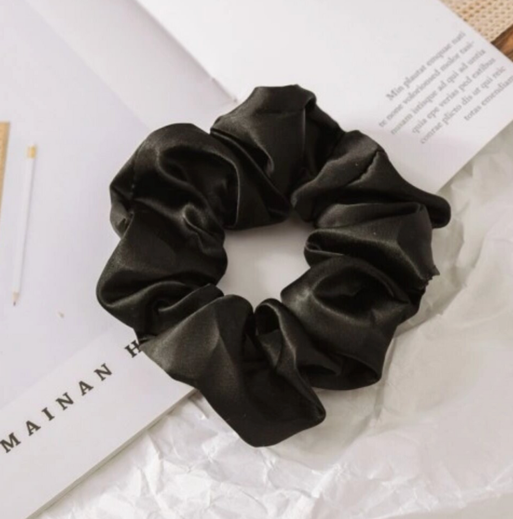 Satininė plaukų gumutė juoda